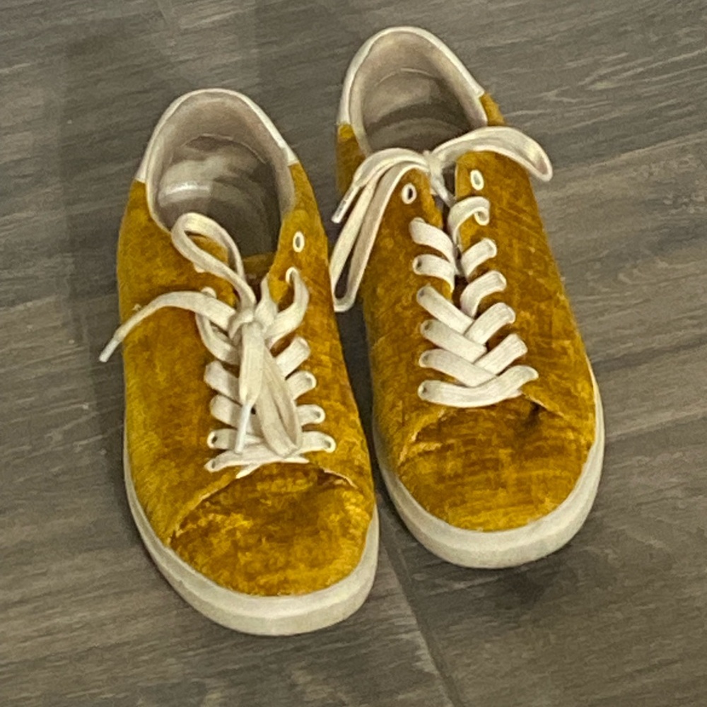 Golden Velvet Casual Sneakers